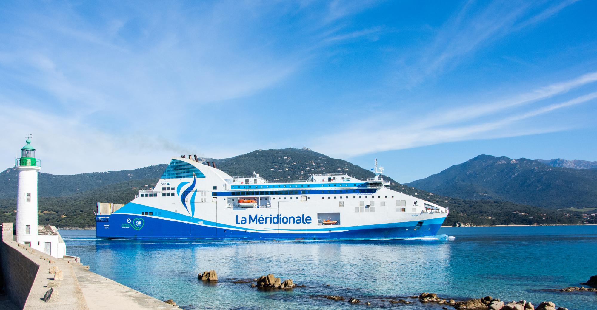 Navire "Le Piana" proche de la côte