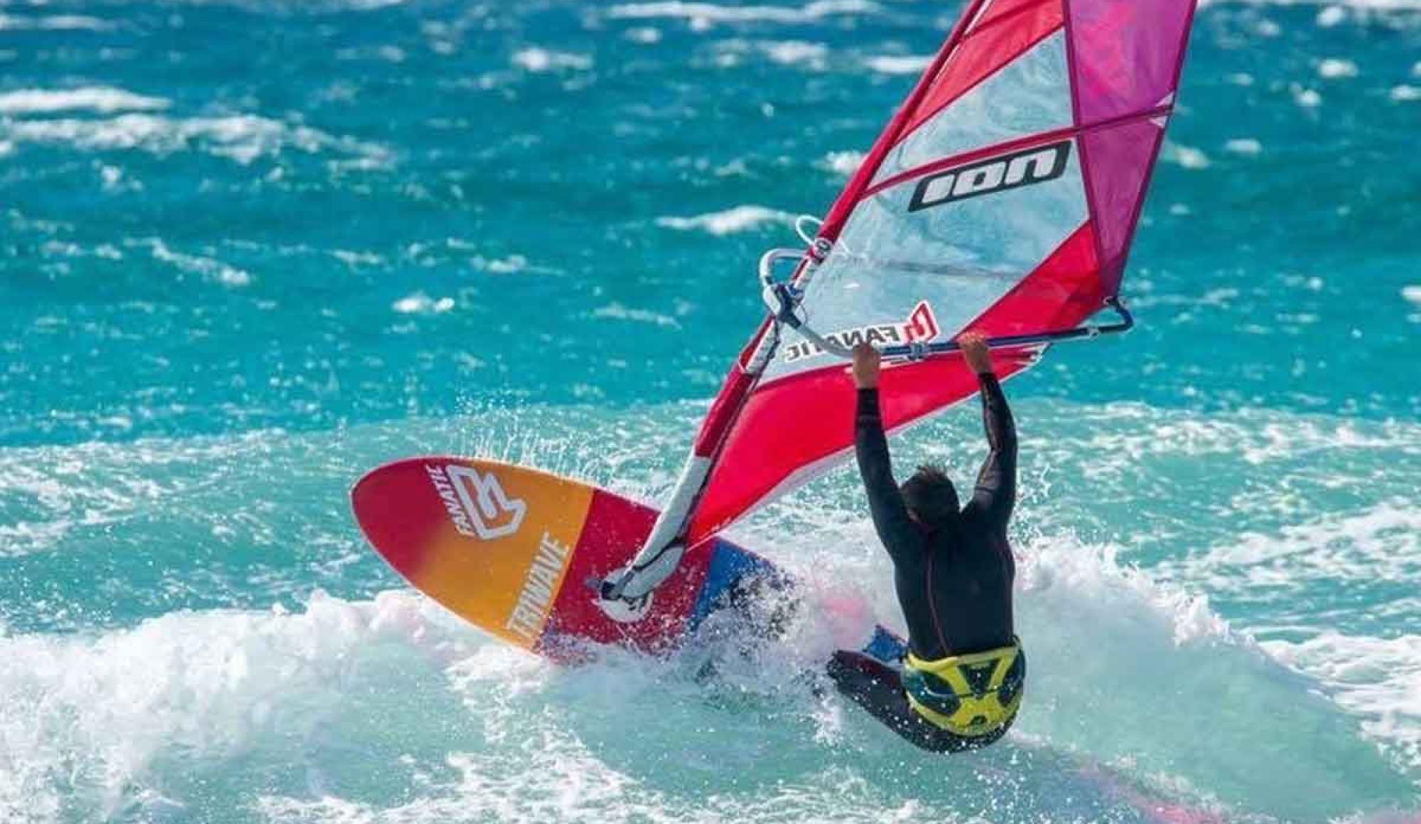 Pascal-Joly sur un windsurf
