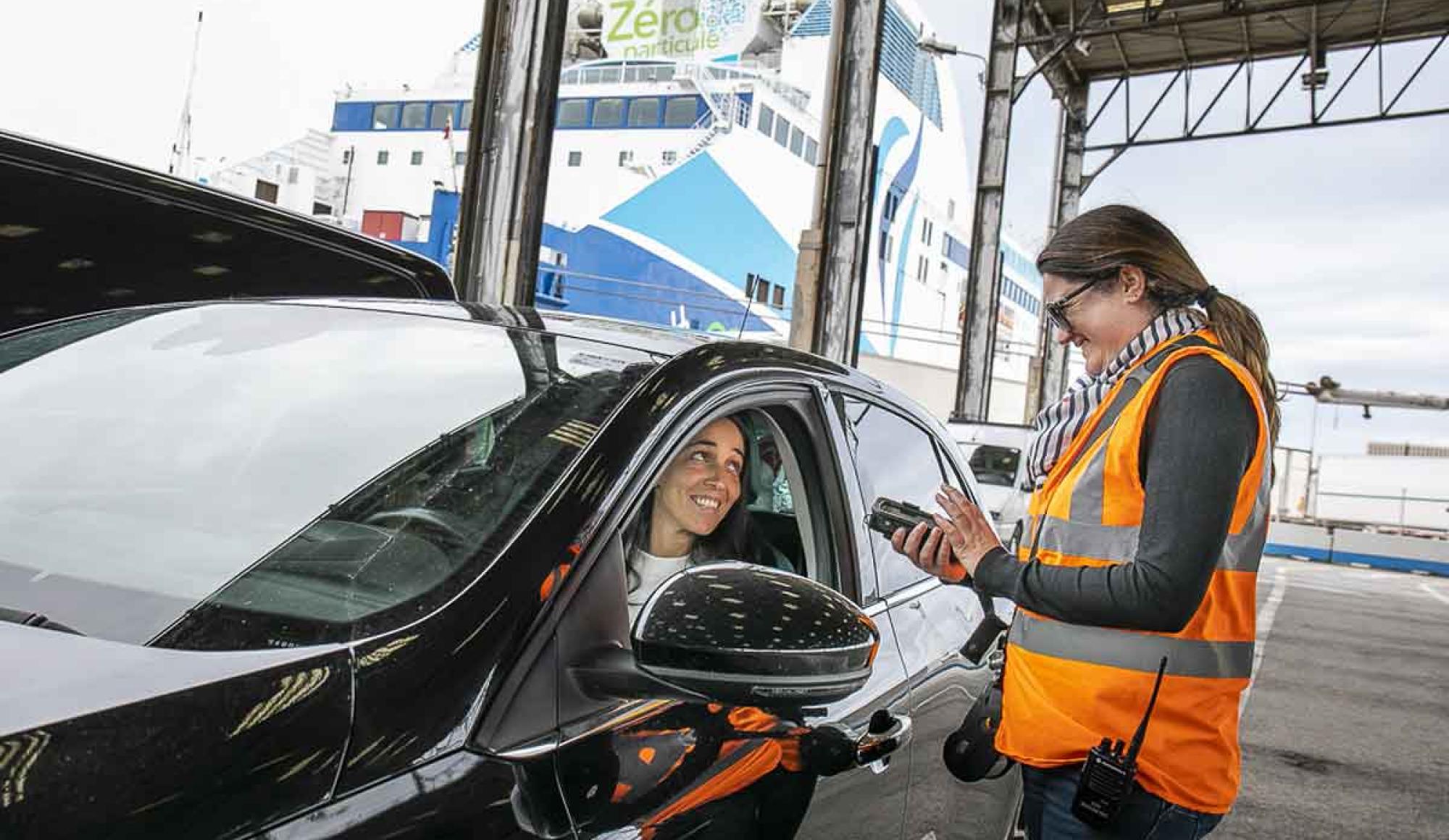embarquement voiture ferry corse