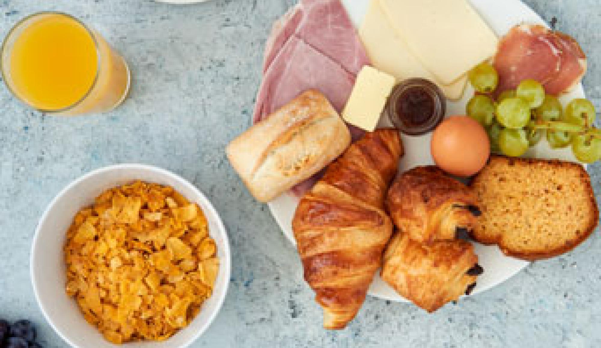 Petit déjeuner complet à bord de La Méridionale