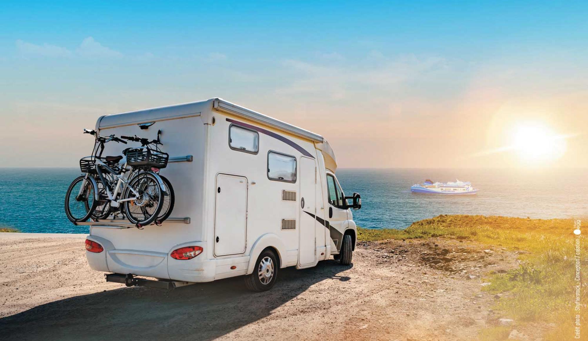 Camping-car face à la Méditerranée